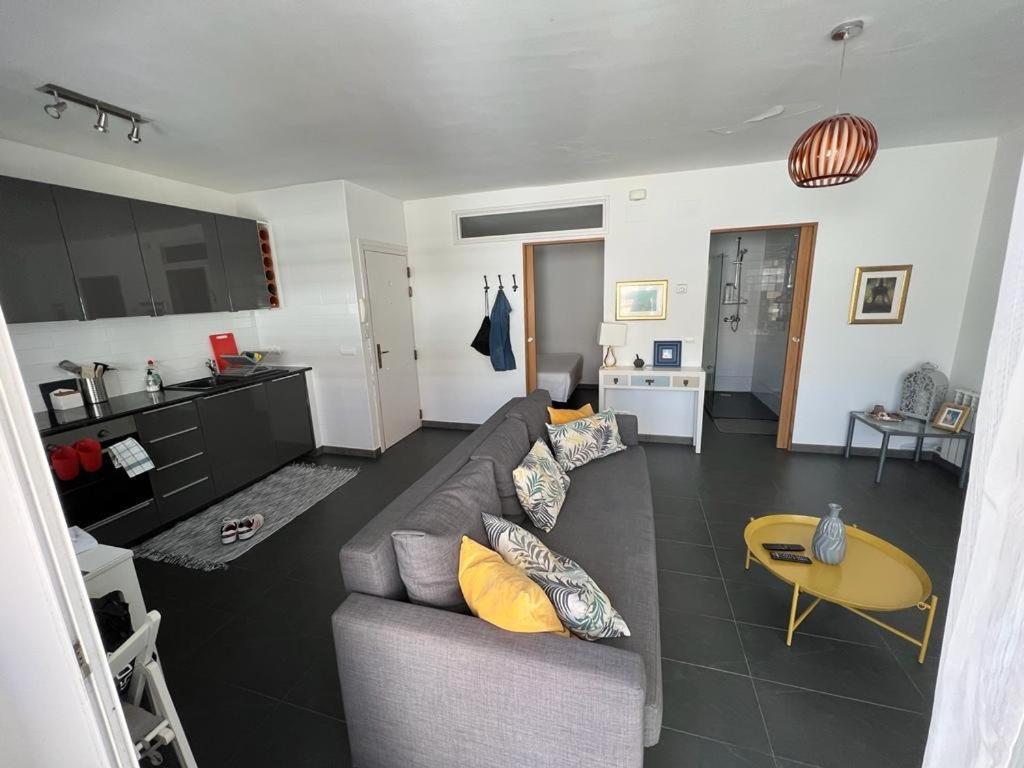Sunny Flat In Sitges 30 Seconds To Beach, Balcony & Sea Views! Dış mekan fotoğraf