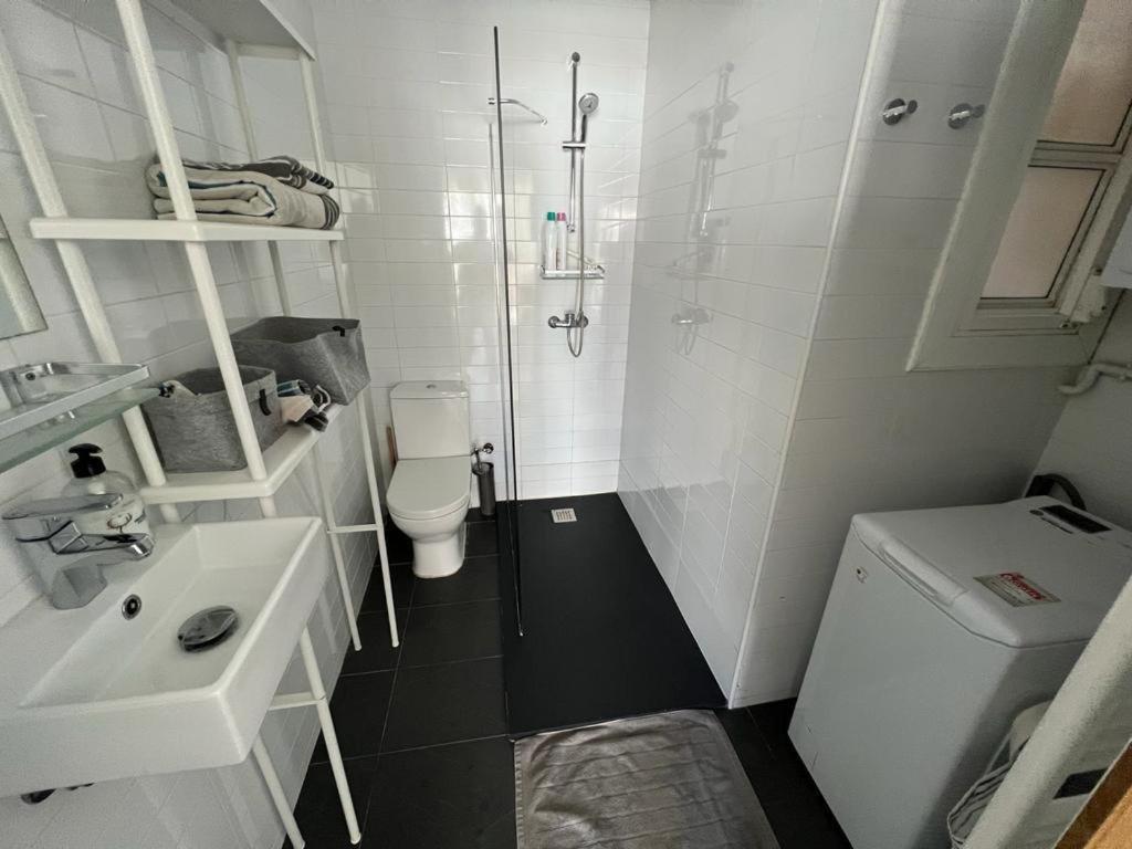 Sunny Flat In Sitges 30 Seconds To Beach, Balcony & Sea Views! Dış mekan fotoğraf