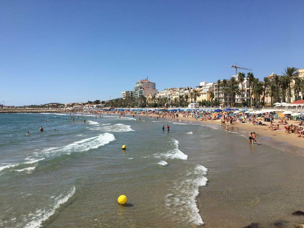 Sunny Flat In Sitges 30 Seconds To Beach, Balcony & Sea Views! Dış mekan fotoğraf