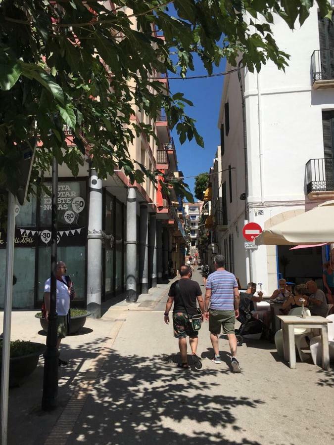 Sunny Flat In Sitges 30 Seconds To Beach, Balcony & Sea Views! Dış mekan fotoğraf